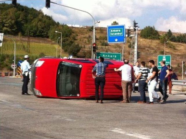 Kırmızı Işıkta Takla Atan Aracın Sürücüsü Yaralandı