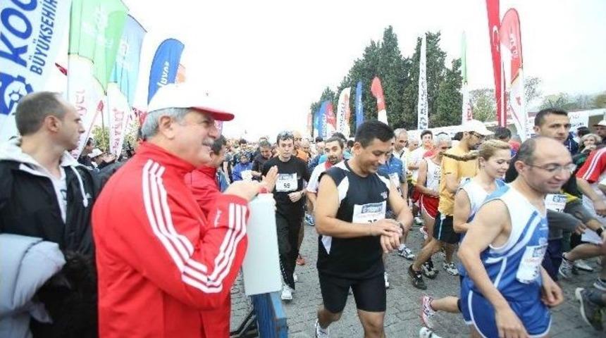 3. Kocaeli B&uuml;y&uuml;kşehir Belediyesi Cumhuriyet Koşusu Kayıtları Başladı