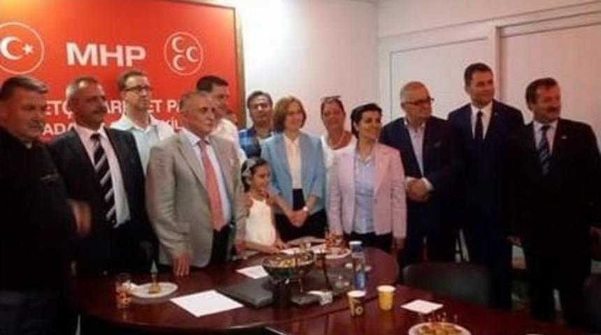 Kuşadası&rsquo;nda Partilerde Bayramlaşma