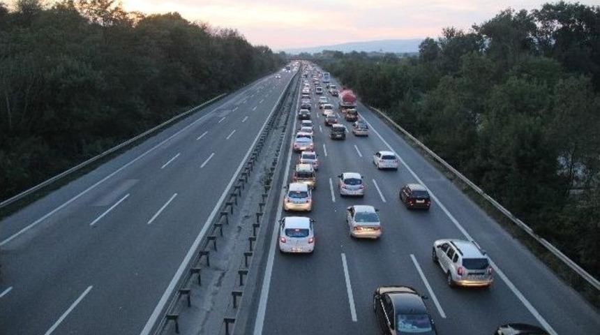 Tem&rsquo;deki Bayram Yoğunluğu Sakarya&rsquo;ya Kadar Uzandı