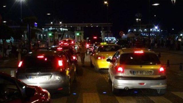 Çanakkale'de Tatilcilerin Dönüş Yoğunluğu Gece De Devam Etti