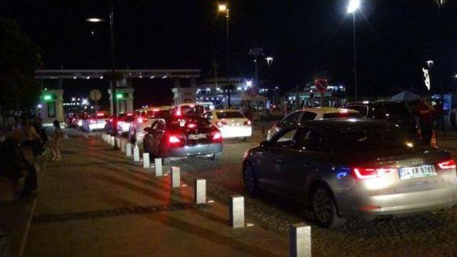 Çanakkale'de Tatilcilerin Dönüş Yoğunluğu Gece De Devam Etti