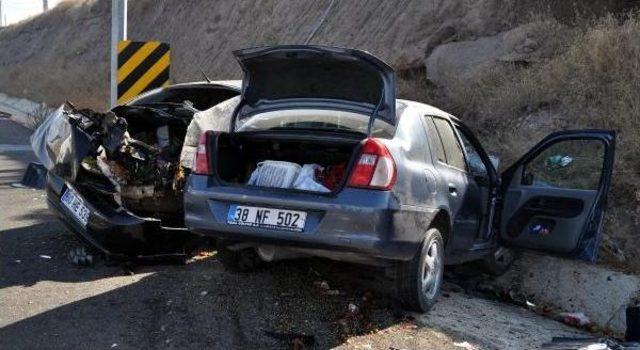 Kayseri'de Trafik Kazası: 2 Ölü, 7 Yaralı