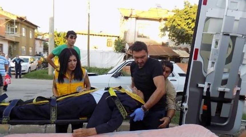 Direğe &Ccedil;arpan Otomobilin 86 Yaşındaki S&uuml;r&uuml;c&uuml;s&uuml; &Ouml;ld&uuml;