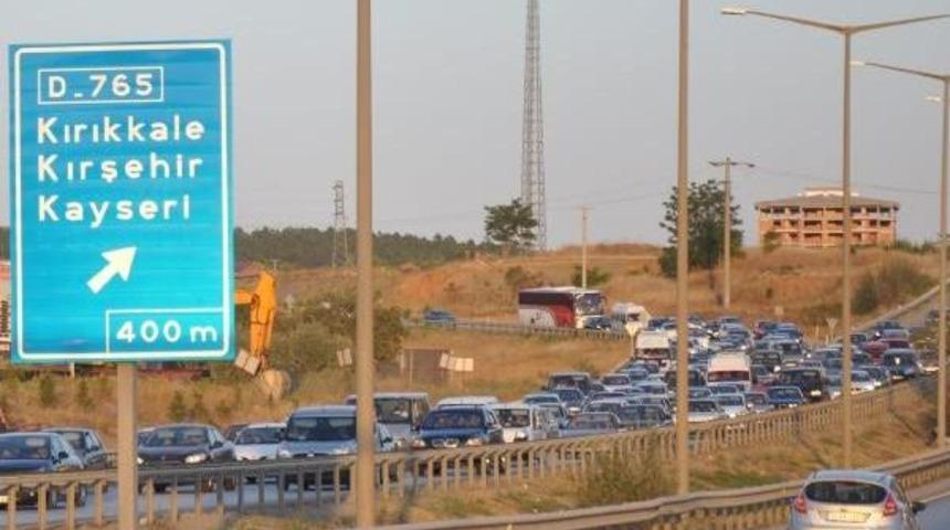 Kırıkkale'de Bayram D&ouml;n&uuml;ş&uuml; Yoğunluğu