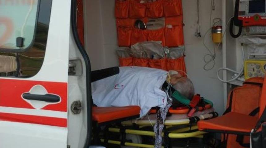 Yol Kenarına Park Eden Arızalı Otomobile &Ccedil;arptı: 7 Yaralı