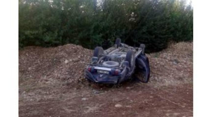 Otomobil Şarampole Yuvarlandı: 3 Yaralı