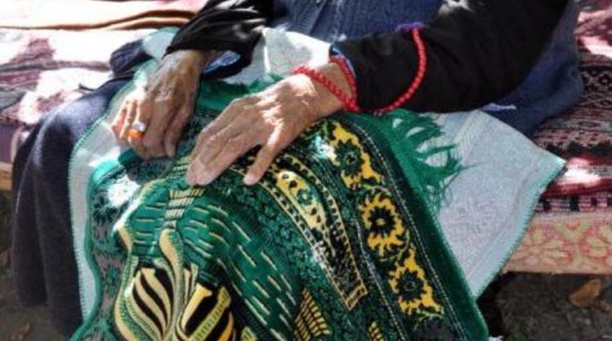 Asırlık Ninenin, Bayrak Ve Atat&uuml;rk Sevgisi