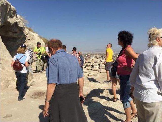 Araştırmacı- Yazar Erich Von Daniken, Nevşehir'de Yeni Keşfedilen Yeraltı Şehrinde