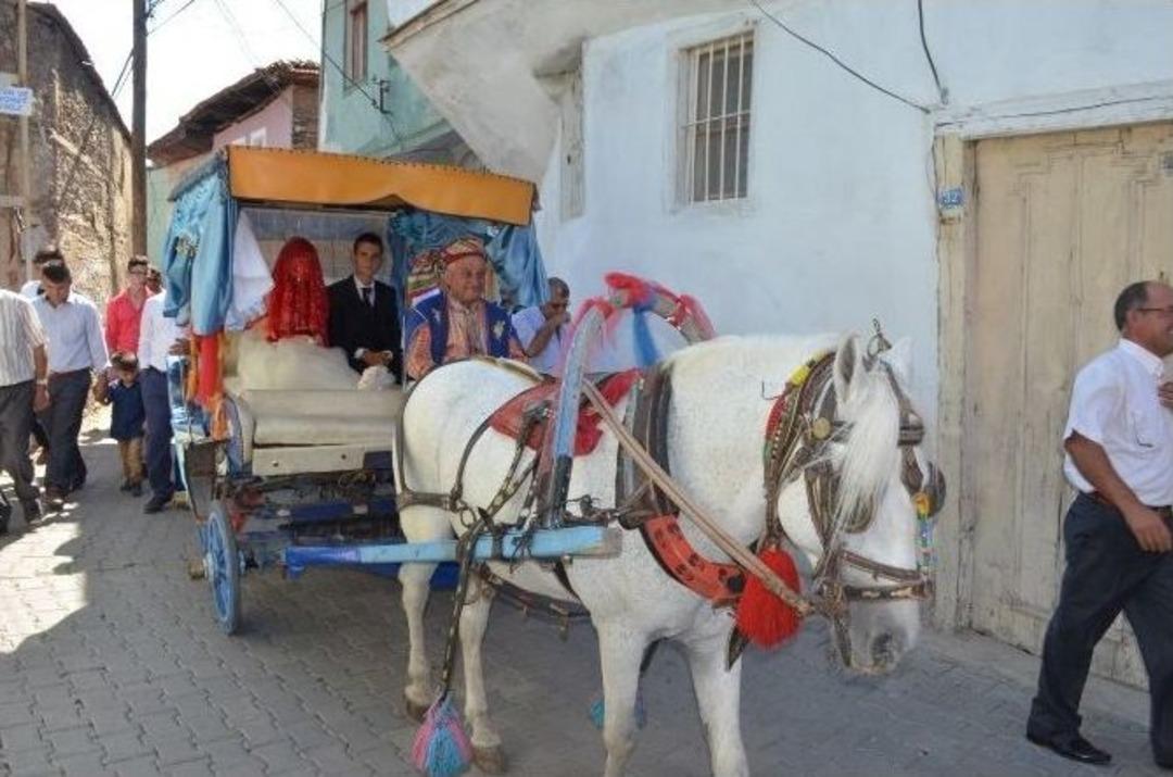 Faytonu Gelin Arabası Yaptılar