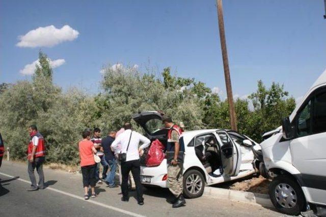 Başbakanlık Görevlisi, Trafik Kazasında Yaralandı 3