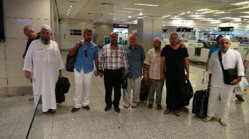 İlk Hacı Kafilesi T&uuml;rkiye'ye D&ouml;nd&uuml;