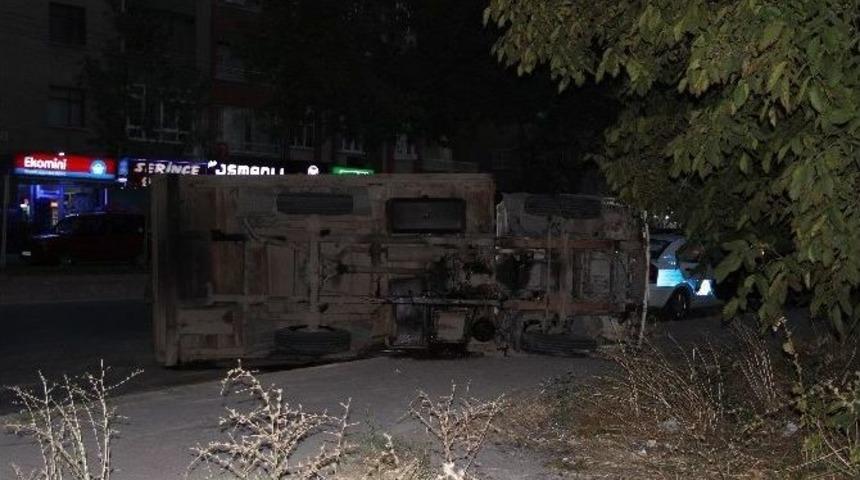 Kamyonet Devrildi: 1 Yaralı