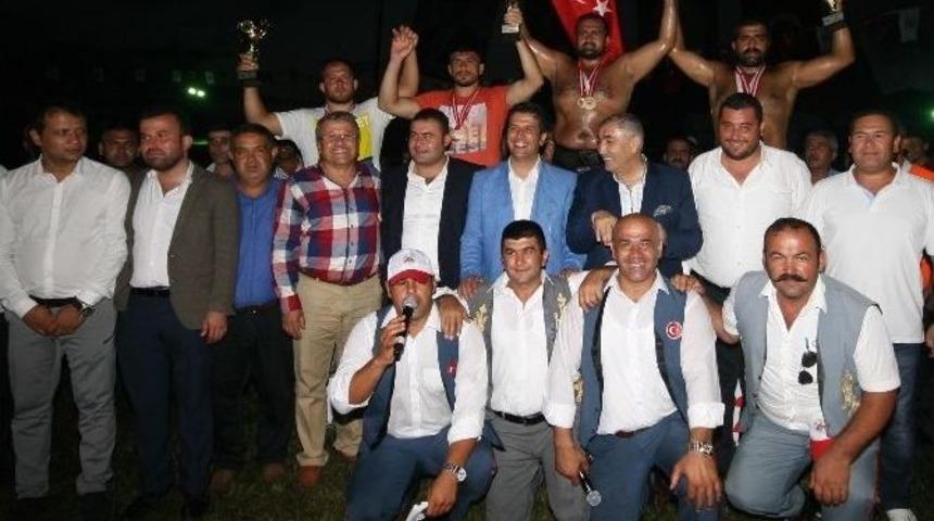 D&ouml;şemealtı G&uuml;reşlerinin Başpehlivanı Mehmet Yeşil Yeşil Oldu