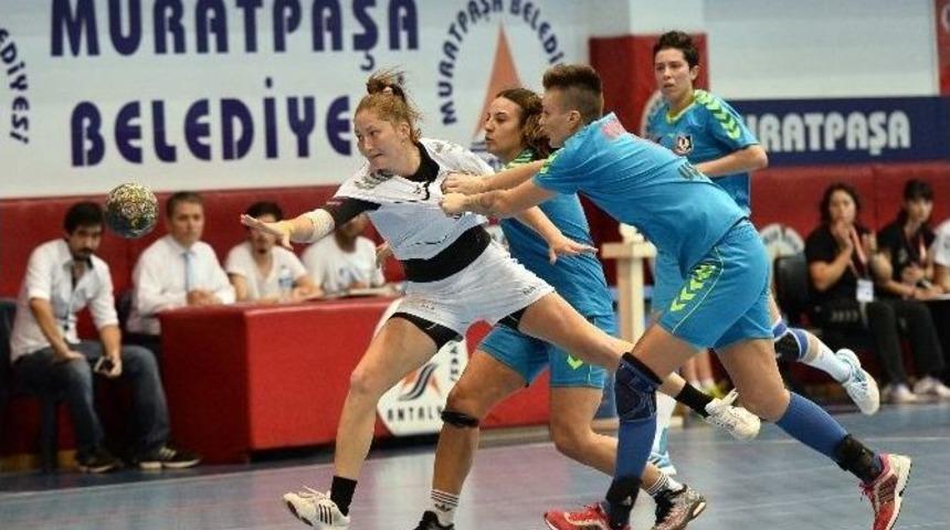 Muratpaşa Belediyespor &Uuml;&ccedil;te &Uuml;&ccedil; Yaptı