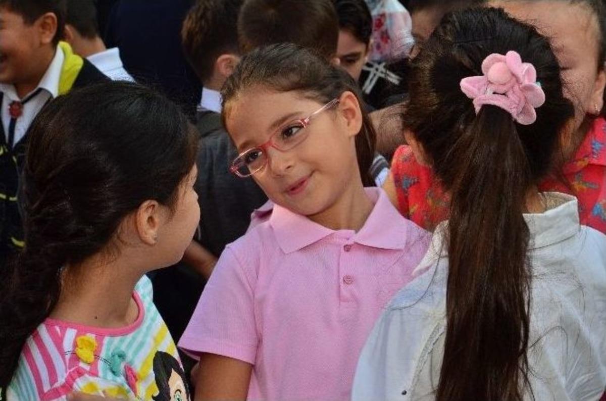 Ders Zili &Ccedil;aldı, Minikler Velilerinden Ayrılmadı