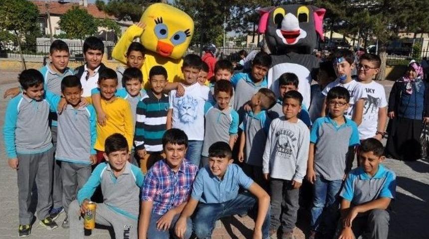 Minik &Ouml;ğrencileri Maskotlar Karşıladı