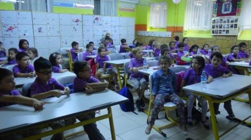 Okullarda Ilk Ders Zili &Ccedil;aldı