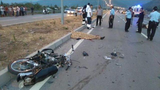 Sürücülerinin Yatarak Kullandığı Motosikletler Çarpıştı: 2 Ölü