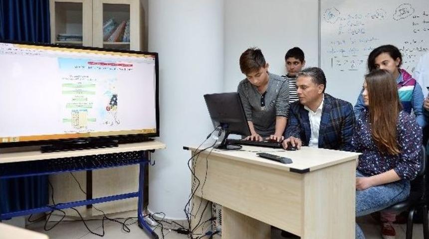 Muratpaşa Eğitim Ve Bilim Merkezine Kayıtlar S&uuml;r&uuml;yor