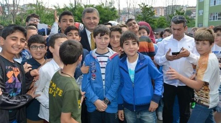 Okulların Temizliği &Uuml;sk&uuml;dar Belediyesi&rsquo;nden