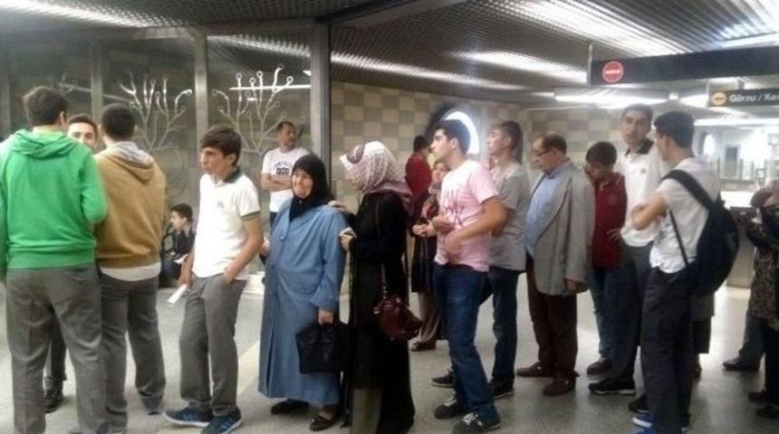 &Ouml;ğrencilerin &rsquo;bukart&rsquo; Kuyruğu