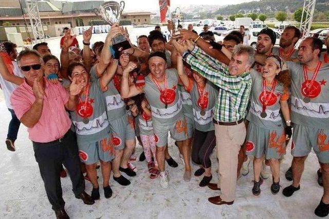 Mehmet Akif Ersoy Kalp Damar Cerrahisi Ekibi Birinciliğe Uzandı