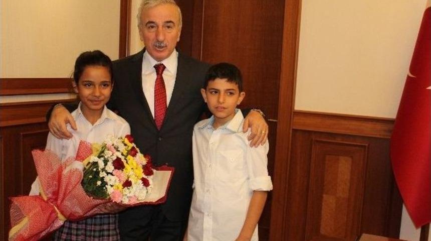 &Ouml;ğrencilerden Vali Kam&ccedil;ıya Ziyaret