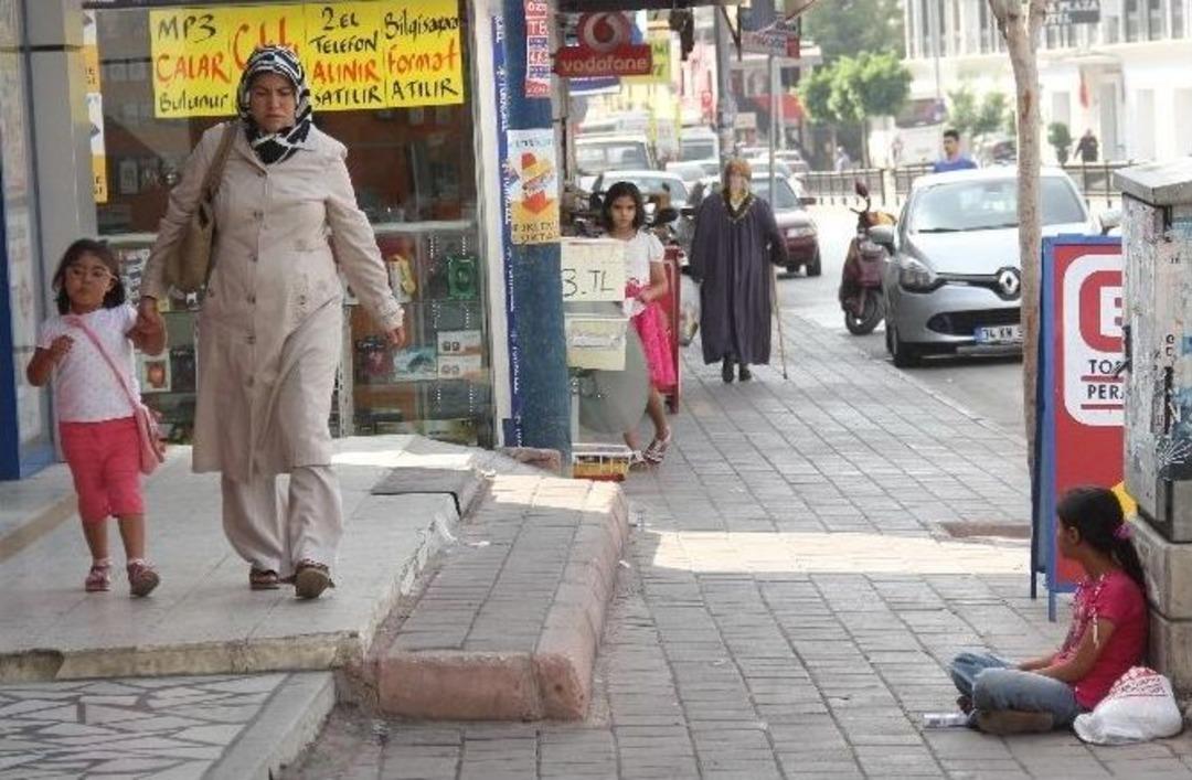 Savaşın &Ccedil;ocukları Okul Yerine Sokaklarda