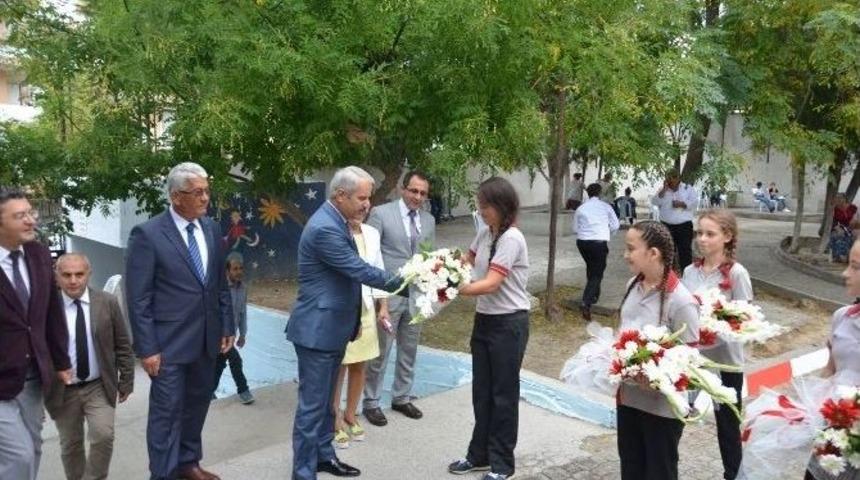 Kuşadası&rsquo;nda İlk&ouml;ğretim Haftası Kutlamaları
