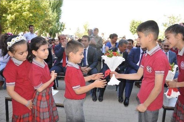 Muş’ta Eğitim Öğretim Yılı Törenle Başladı