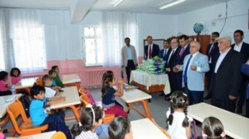 Yeni Eğitim &Ouml;ğretim Yılı D&uuml;zenlenen T&ouml;renle A&ccedil;ıldı