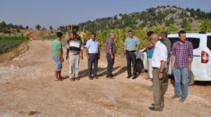 Silifke&rsquo;de Arazi Yollarına Bakım