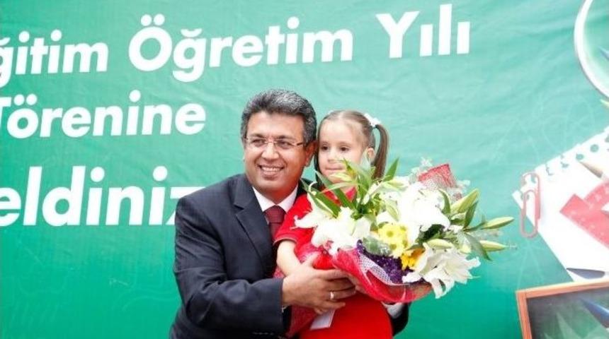 K&uuml;&ccedil;&uuml;k&ccedil;ekmece&rsquo;de 2015-2016 Eğitim &Ouml;ğretim Yılı A&ccedil;ılışı Yapıldı