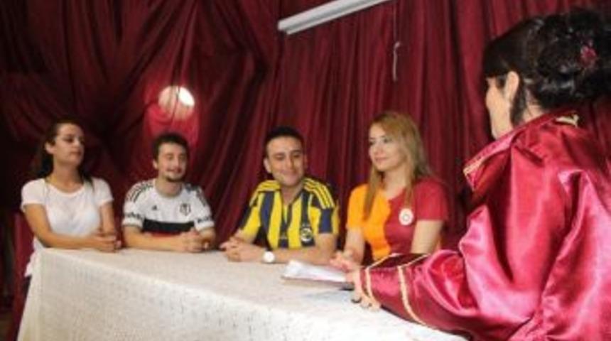 &Uuml;&ccedil; B&uuml;y&uuml;kler Nikah Masasında