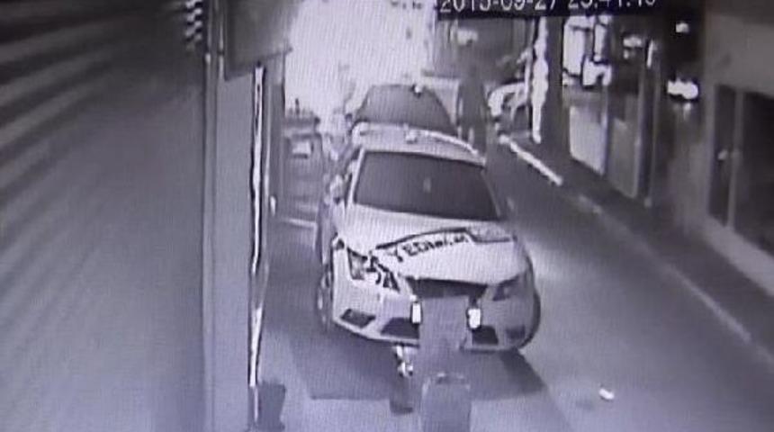 6 Kişiyi Pompalı T&uuml;fekle Yaralayan Otomobil S&uuml;r&uuml;c&uuml;s&uuml;n&uuml;n Ateş Etme Anı G&uuml;venlik Kamerasında