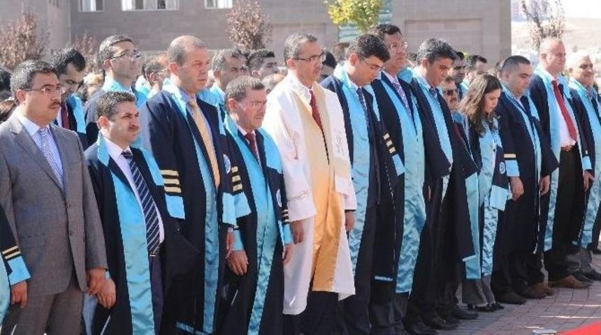 &Uuml;niversite&rsquo;de Akademik Yıl A&ccedil;ılışı Ve Bayramlaşma T&ouml;reni