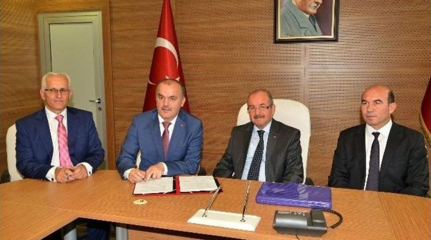 Pamukkale Belediyesi Okullara Hizmet G&ouml;t&uuml;r&uuml;yor