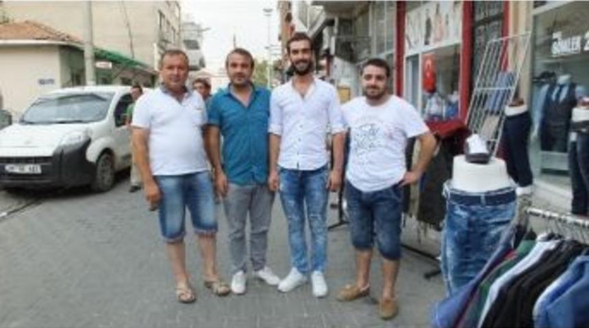 Burhaniye&rsquo;de Esnaflar Yunak Caddesinde Tek Y&ouml;n İstedi