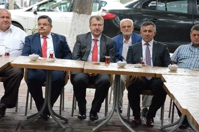 Milletvekili, Belediye Başkanı Ve İl Genel Meclis Başkanı Muhtarlar İle Bir Araya Geldiler