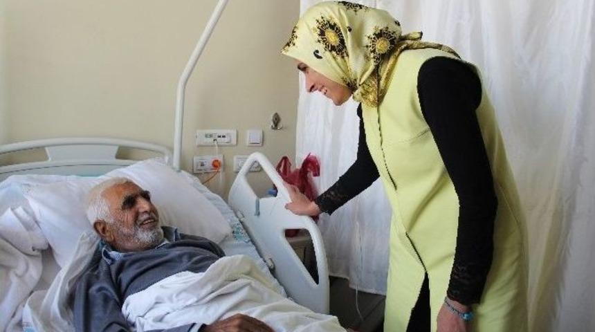 Taşkesenlioğlu Bayramda Hastaları Unutmadı