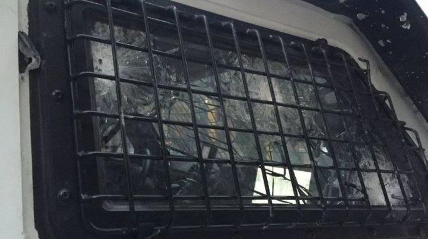 Diyarbakır&rsquo;da Asker Ve Polise Saldırı