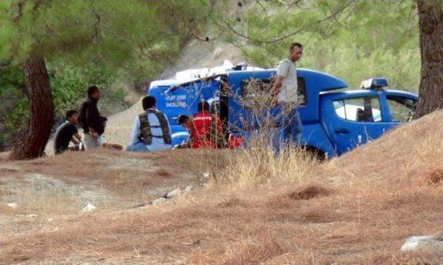 Otostop Yaparak Aracına Bindikleri Tesisatçıyı Dövüp Kaçtılar