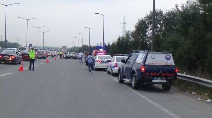 Tem Otoyolu&rsquo;nda Trafik Kazası: 1&rsquo;i &Ccedil;ocuk 7 Yaralı
