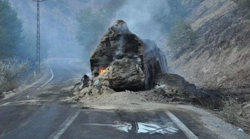 Tunceli&rsquo;de Saman Y&uuml;kl&uuml; Kamyon Yandı