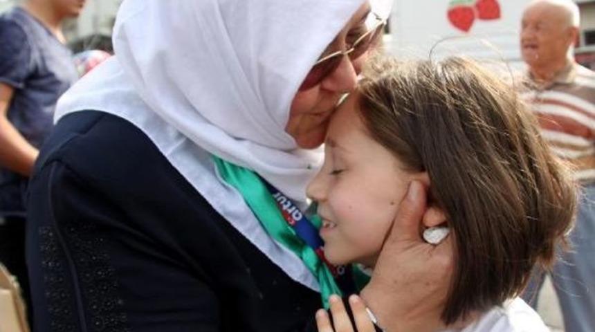 Hacılar G&ouml;zyaşlarıyla Karşılandı