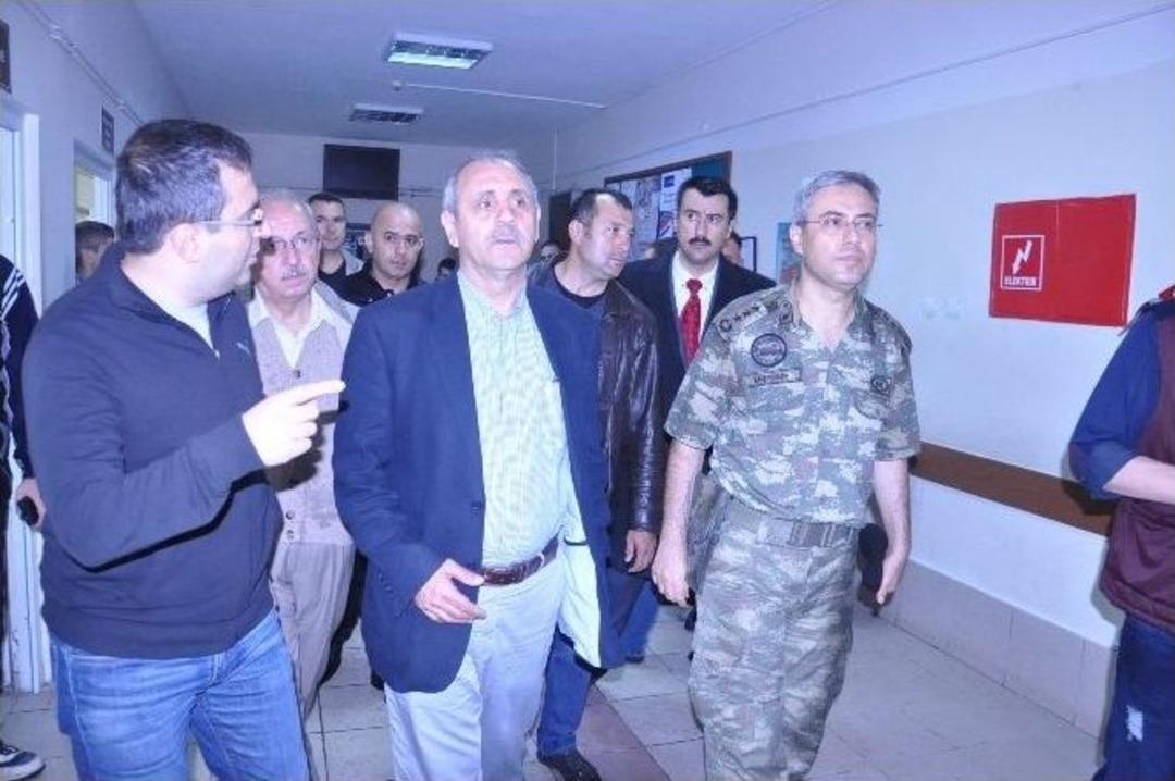 İki Saat Kurtarılmayı Beklediler