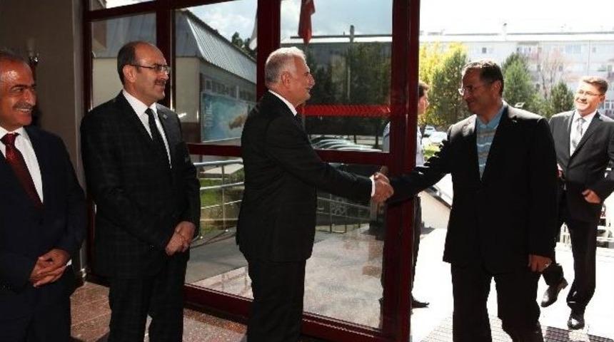 Atat&uuml;rk &Uuml;niversitesi&rsquo;nde Bayramlaşma