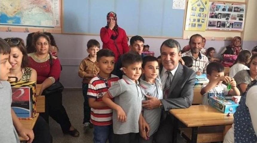 Mut Belediyesi&rsquo;nden &Ouml;ğrencilere Kırtasiye Yardımı