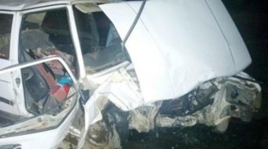 Elazığ&rsquo;da İki Otomobil &Ccedil;arpıştı: 1 &Ouml;l&uuml;, 4 Yaralı